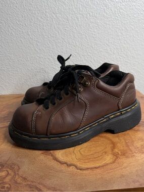Vintage Dr. Martens 9351 Leather Lug Sole Platform
Oxford Shoes | Women 6/Men 4